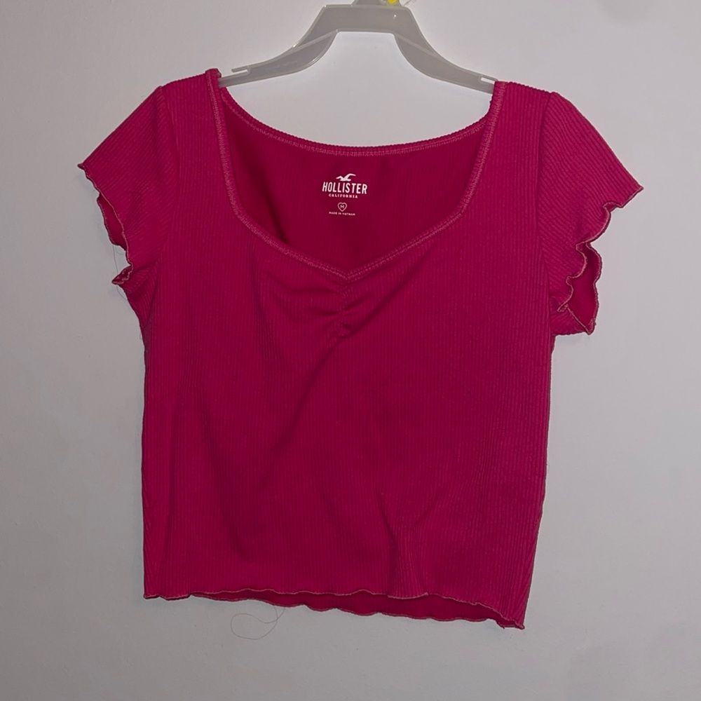 Size medium pink ruffle Hollister top with a sweetheart neckline. Barely used